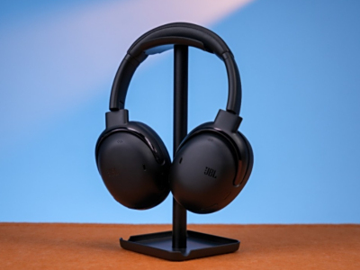 差旅生活随心掌控 JBL TOUR ONE M3音乐头等舱无线降噪耳机