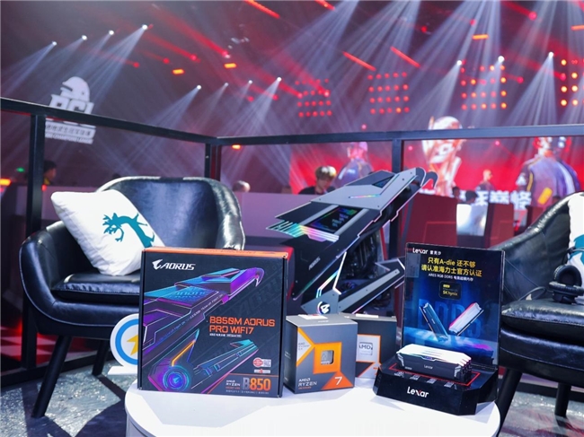 9800X3D_ 技嘉 AORUS PCL 联名定制机箱 _PUBG PCL 秋季赛 选手同款主机