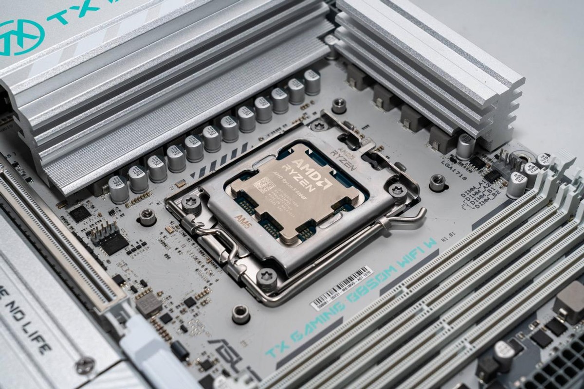 9500F_Ryzen 5 9500F 华硕TX GAMING B850M WIFI W 性能测试