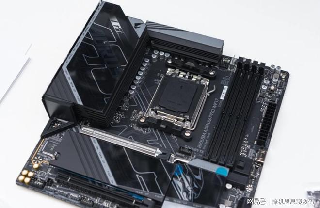 9800X3D_PCL秋季赛技嘉AORUS联名主机 AMD锐龙7 9800X3D B850M AORUS PRO WIFI7电竞雕 性价比 主板选择