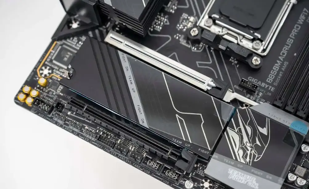 电竞硬件实战大考用户体验优化_PCL秋季赛技嘉AORUSB850M电竞雕主板_9800X3D