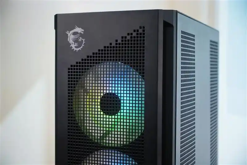 背插机箱设计创新_9950X3D_微星MPG VELOX 300R AIRFLOW PZ刀锋机箱