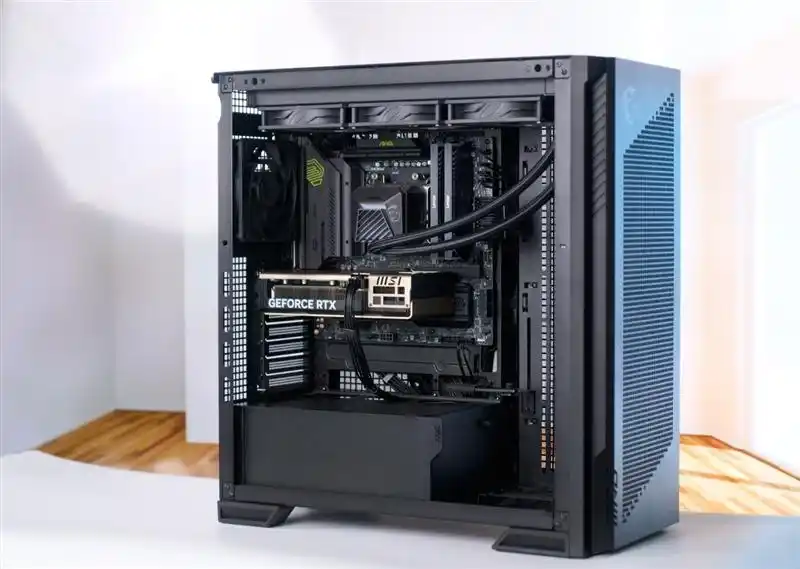 9950X3D_微星MPG VELOX 300R AIRFLOW PZ刀锋机箱_背插机箱设计创新