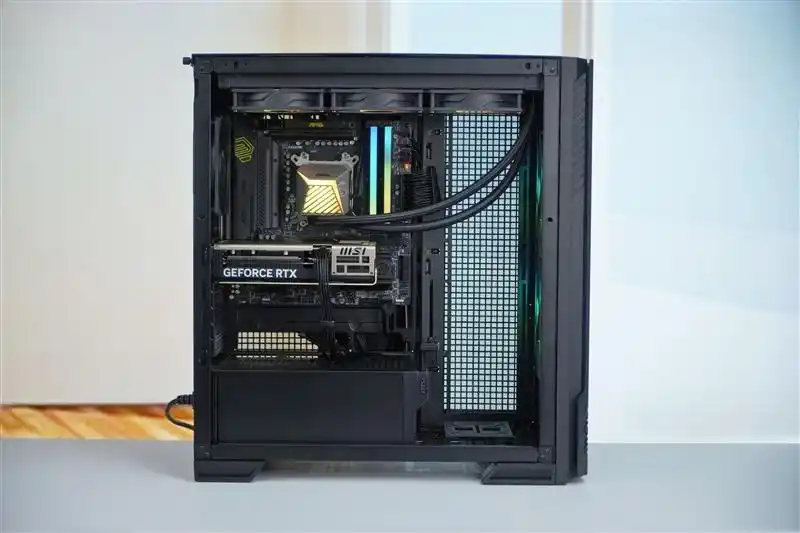 9950X3D_背插机箱设计创新_微星MPG VELOX 300R AIRFLOW PZ刀锋机箱