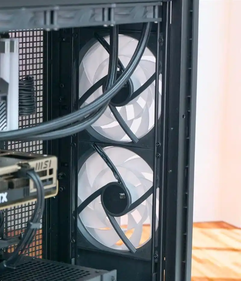 微星MPG VELOX 300R AIRFLOW PZ刀锋机箱_背插机箱设计创新_9950X3D