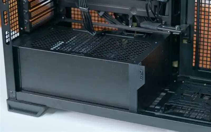 微星MPG VELOX 300R AIRFLOW PZ刀锋机箱_9950X3D_背插机箱设计创新