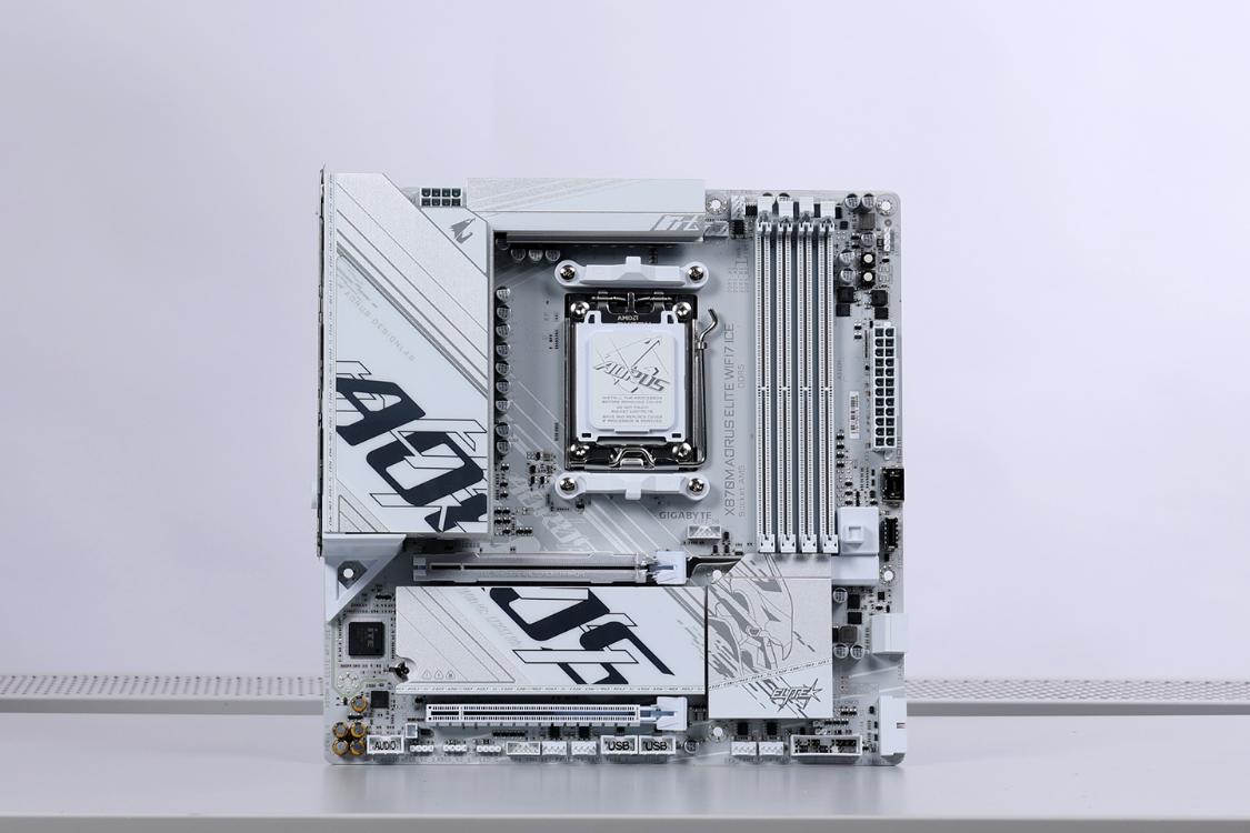 桌面小钢炮MATX机箱 高颜值小体积主机配置 5070星曜LUNA显卡_9700X