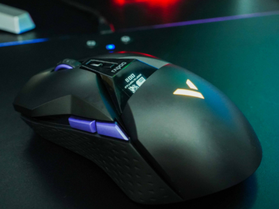 4K技术、OLED显示屏、 原相3395我都要！雷柏VT950PRO Qi无线充电鼠标评测