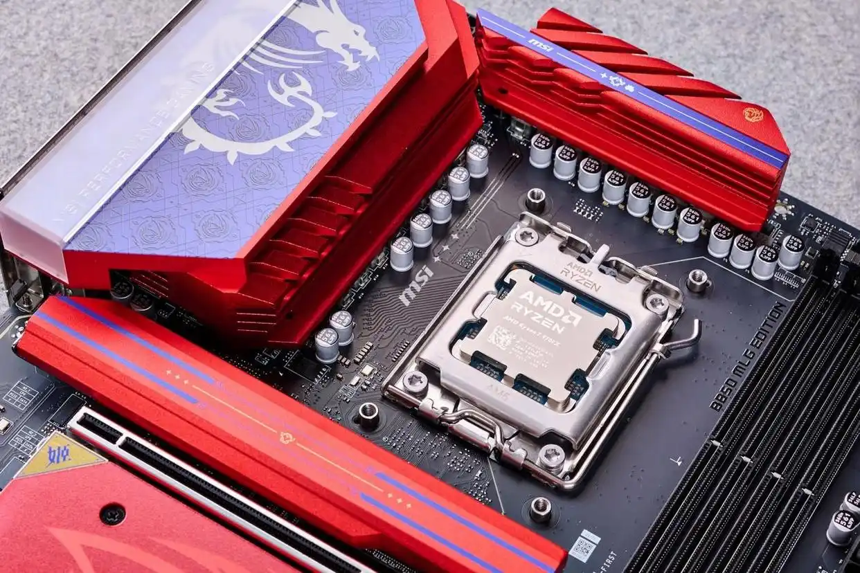 二次元信仰性能怪兽_9700X_微星MLG魔龙姬定制整机