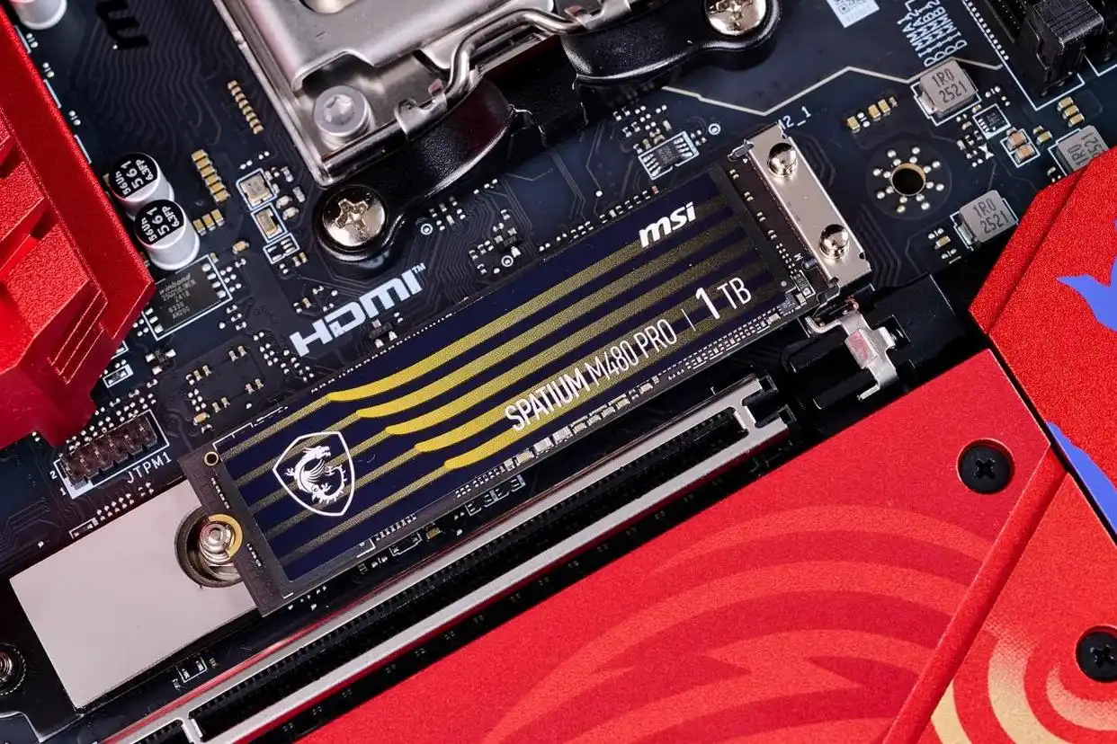 微星MLG魔龙姬定制整机_9700X_二次元信仰性能怪兽