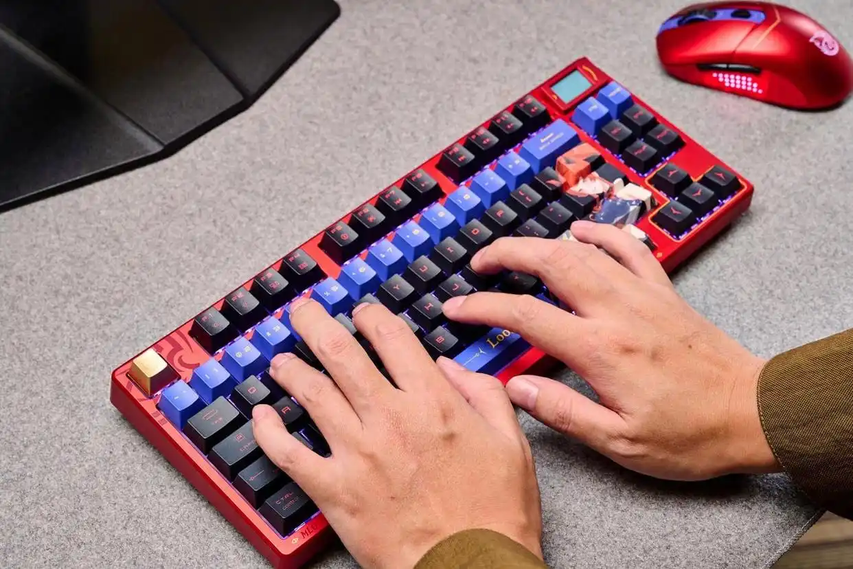 微星MLG魔龙姬定制整机_二次元信仰性能怪兽_9700X