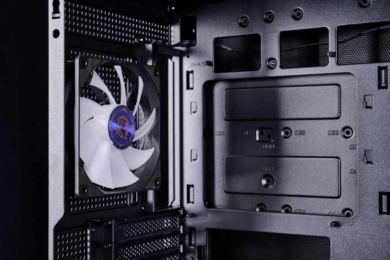 微星MLG魔龙姬定制整机_9700X_二次元信仰性能怪兽