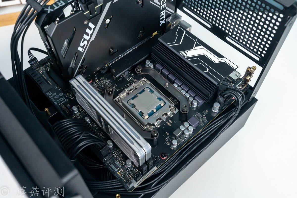 9800X3D_超频3红海H4 ARGB风冷散热器 mini塔式散热器 下压式散热器