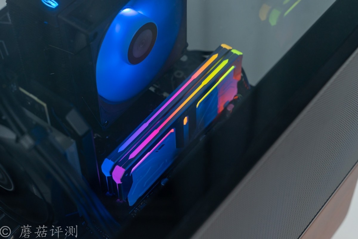 9800X3D_超频3红海H4 ARGB风冷散热器 mini塔式散热器 下压式散热器