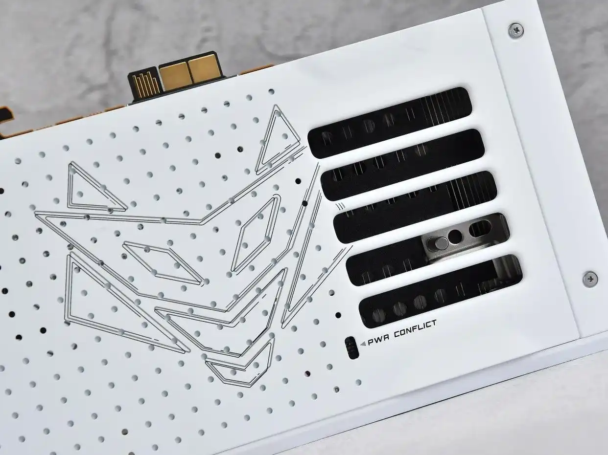 RX9070XT 16G D6 显卡性能评测_9800X3D_蓝宝石NiTRO+氮动极光RX9070XT Phantomlink评测