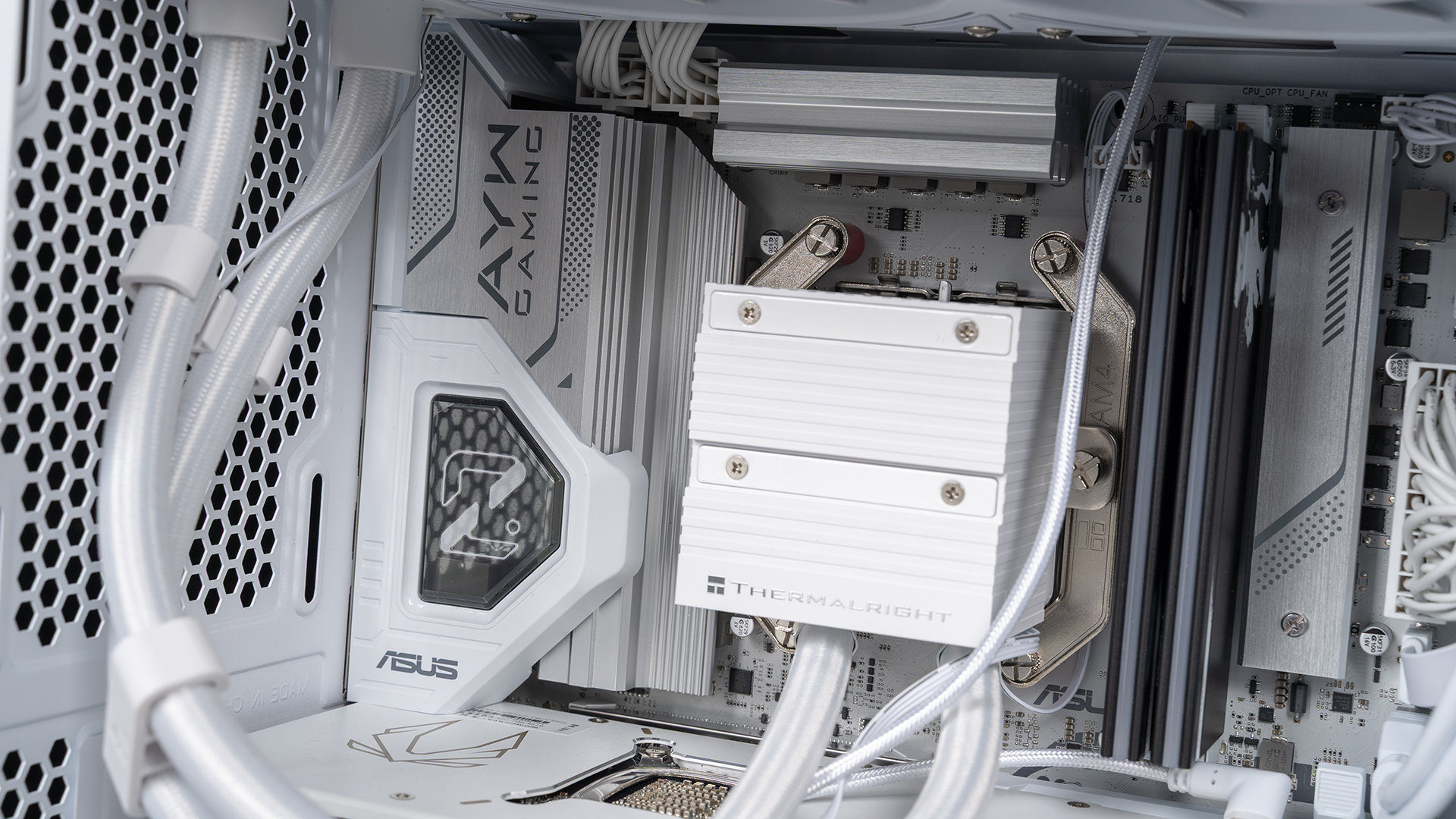 AMD 9800X3D 华硕B850M AYW OC 索泰RTX 5070 Ti 双屏幕超频主机配置_9800X3D