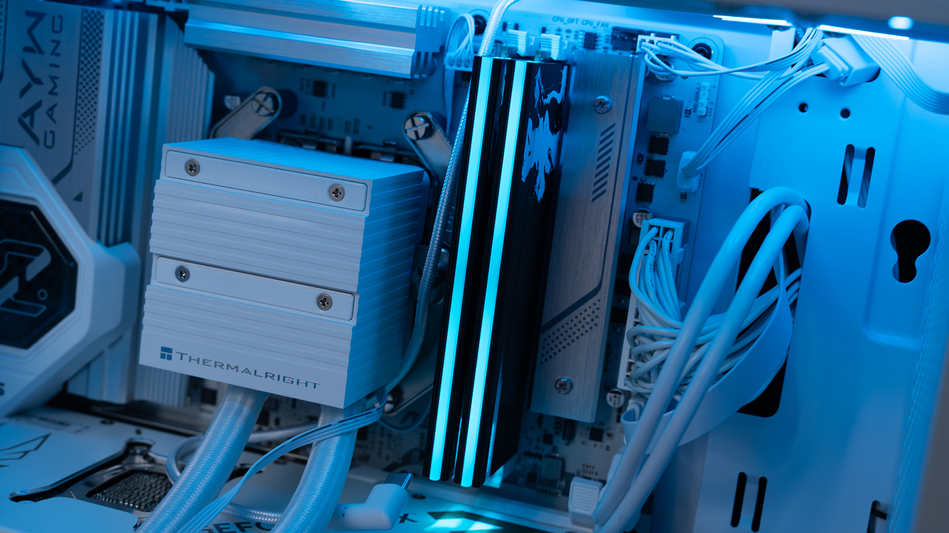 9800X3D_AMD 9800X3D 华硕B850M AYW OC 索泰RTX 5070 Ti 双屏幕超频主机配置