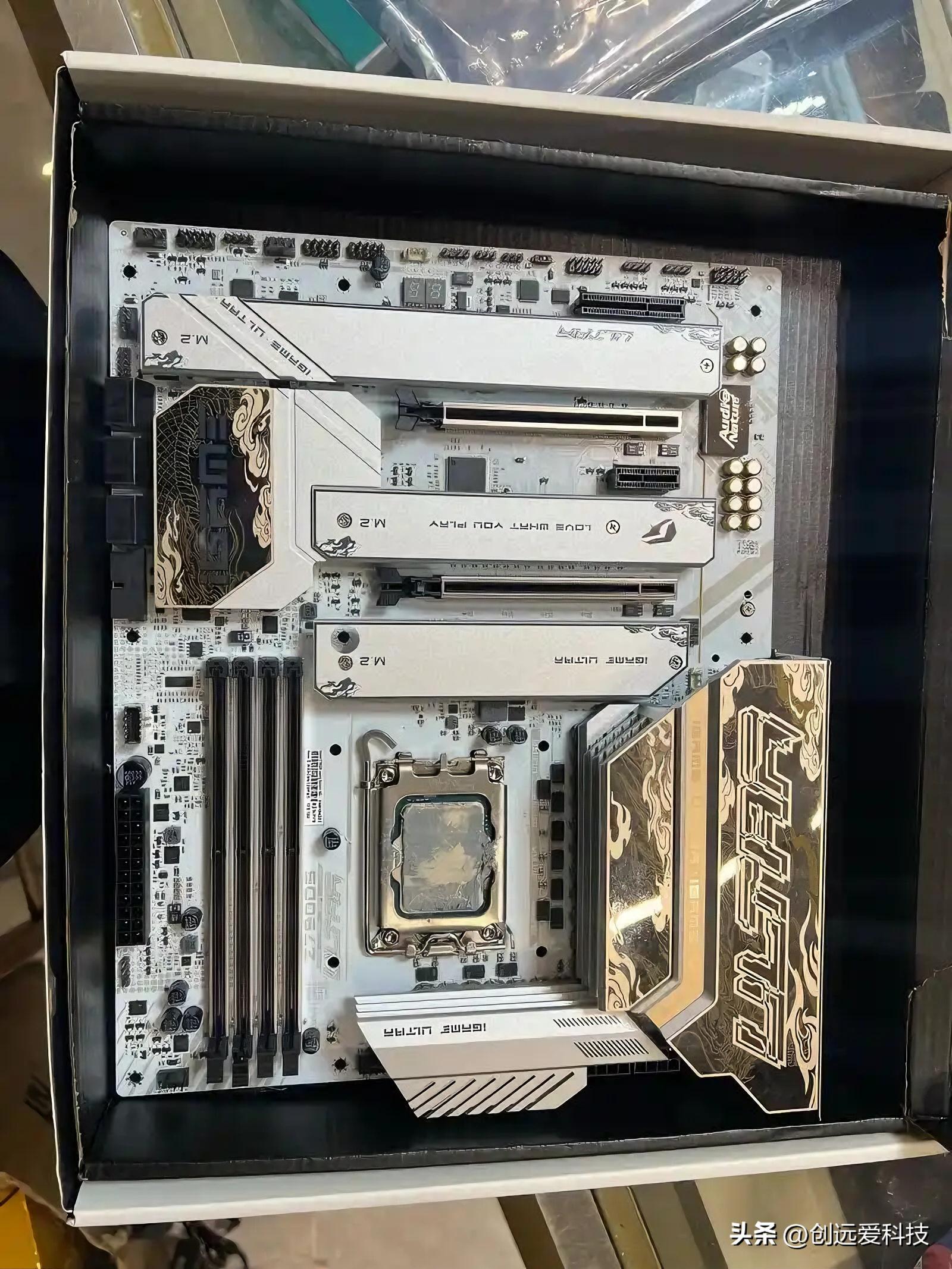 9800X3D_AMD锐龙7 9800X3D液氮超频_七彩虹iGame X870E Vulcan OC V14旗舰主板