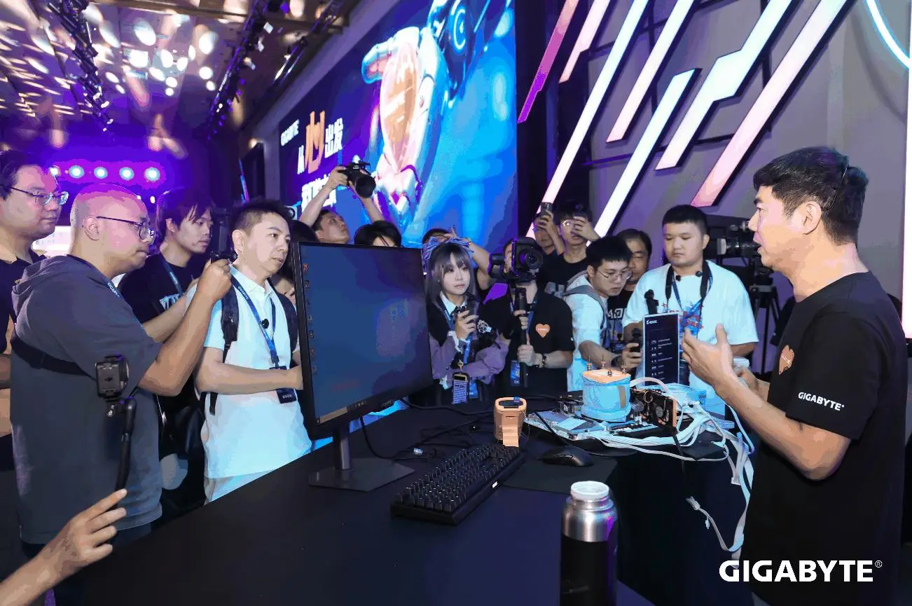 9800X3D_技嘉X870 AORUS TACHYON ICE主板超频记录_AMD Ryzen 7 9800X3D极限频率测试