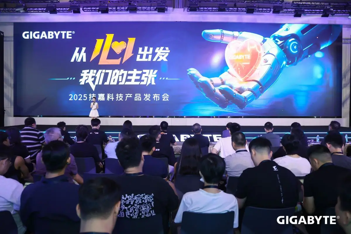 技嘉X870 AORUS TACHYON ICE 钛冰雕主板超频性能_9800X3D_技嘉2025发布会