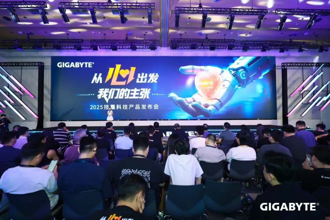 9800X3D_技嘉AMD X870E芯片组主板发布会亮点_技嘉从心出发我们的主张产品发布会