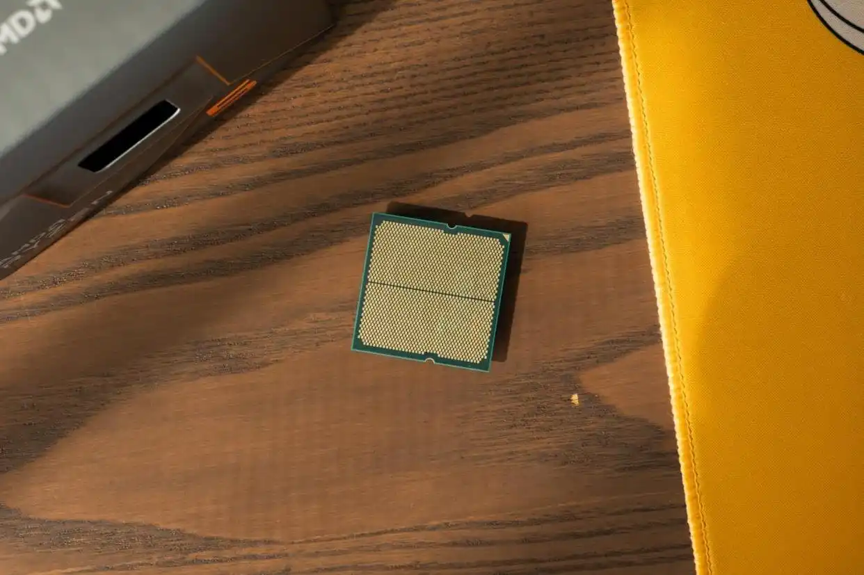 7500F_AMD锐龙5 7500F 性能对比 英特尔酷睿Ultra 5 230F 游戏帧率测试