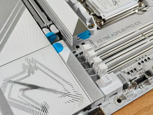 技嘉AORUS全明星计划 跨界名人定制主机 _ 技嘉AORUS个性化设计 硬核性能优化 _9800X3D