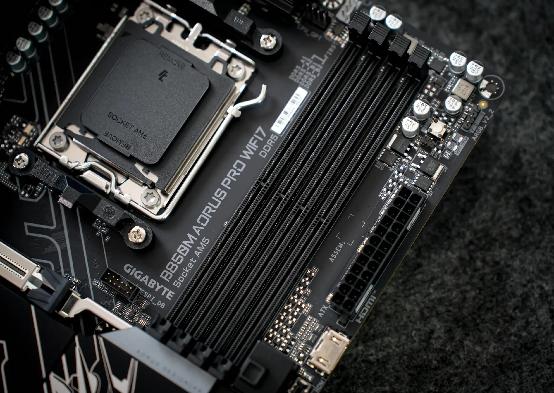 技嘉联名PCL比赛用机硬件解析_9800X3D_PUBG PCL秋季赛技嘉电竞主机配置