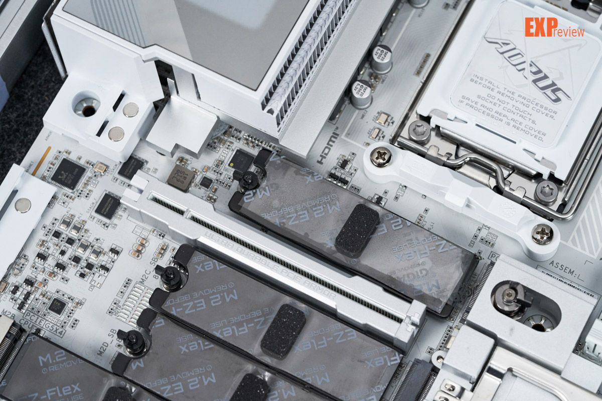 技嘉X870E AORUS MASTER X3D ICE主板 8层背钻PCB主板 X3D Turbo 2.0技术_9950X3D