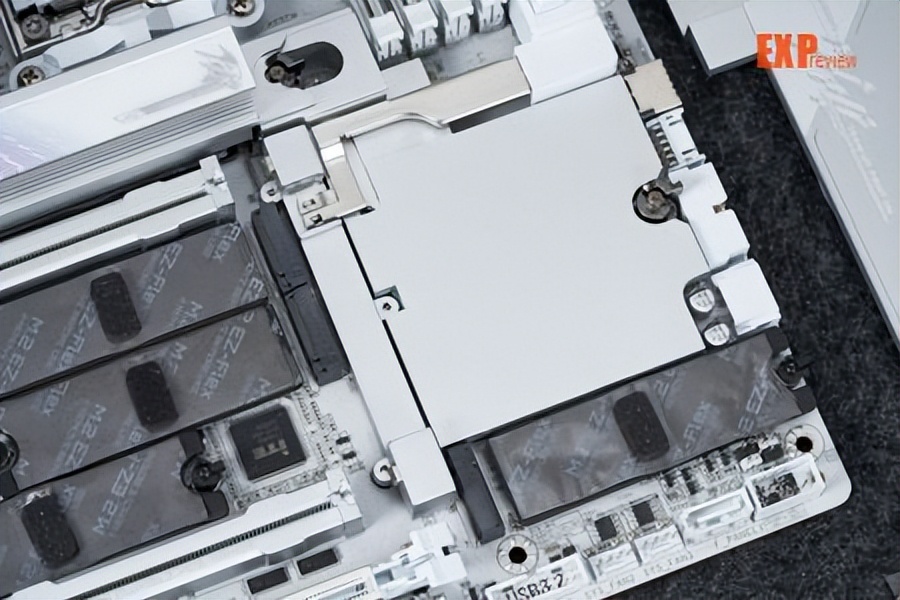 技嘉X870E AORUS MASTER X3D ICE主板 8层背钻PCB主板 X3D Turbo 2.0技术_9950X3D