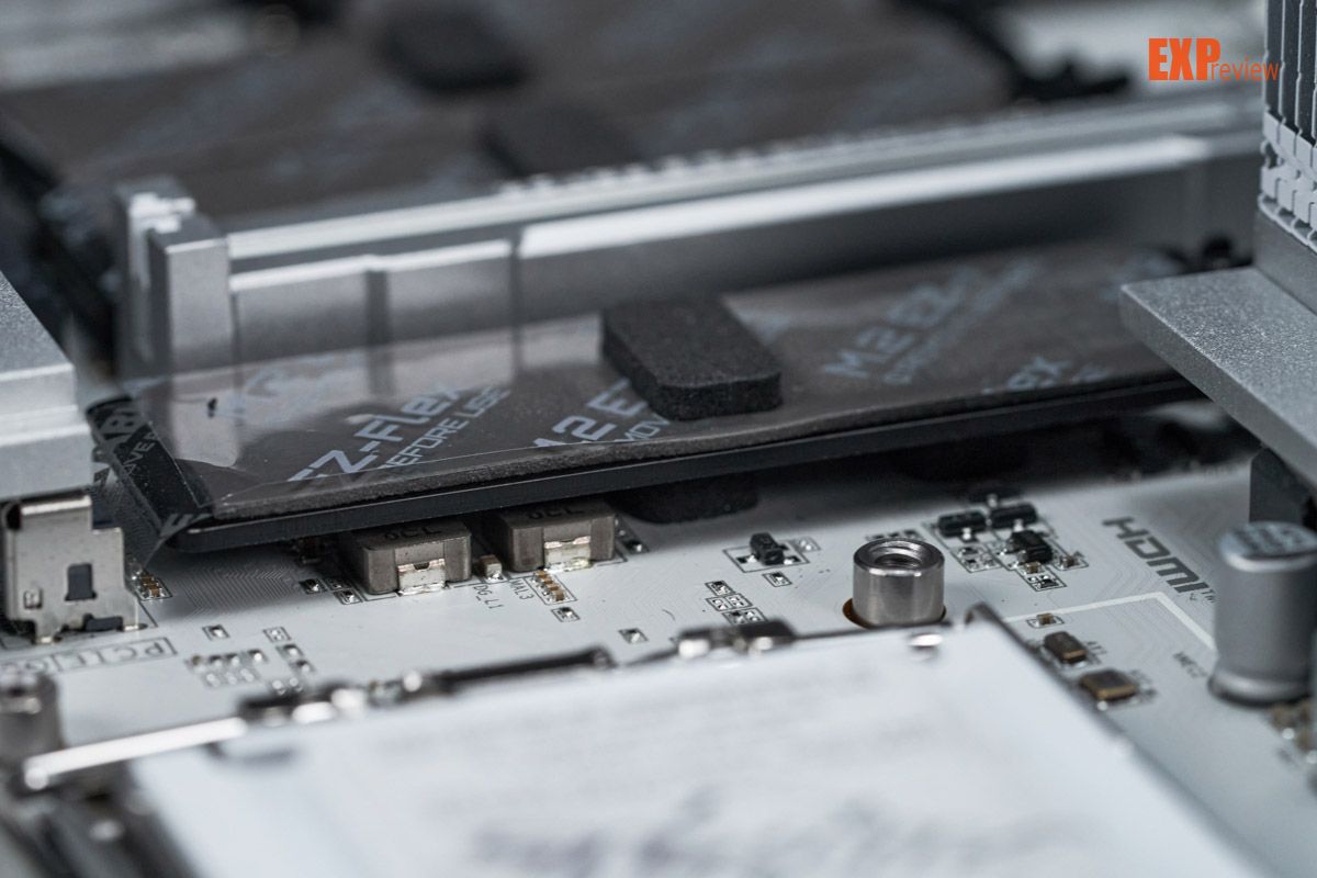 技嘉X870E AORUS MASTER X3D ICE主板 8层背钻PCB主板 X3D Turbo 2.0技术_9950X3D