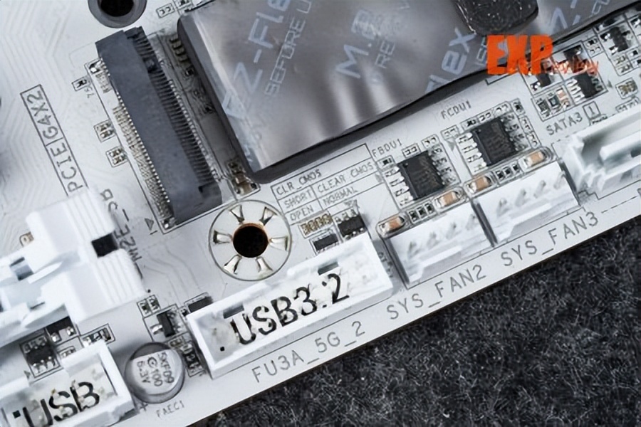 9950X3D_技嘉X870E AORUS MASTER X3D ICE主板 8层背钻PCB主板 X3D Turbo 2.0技术