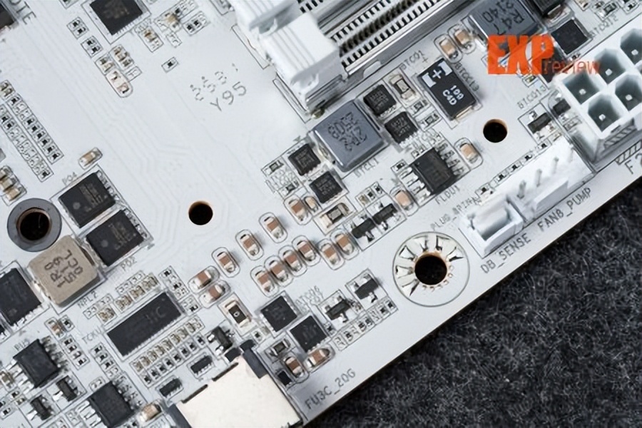 9950X3D_技嘉X870E AORUS MASTER X3D ICE主板 8层背钻PCB主板 X3D Turbo 2.0技术