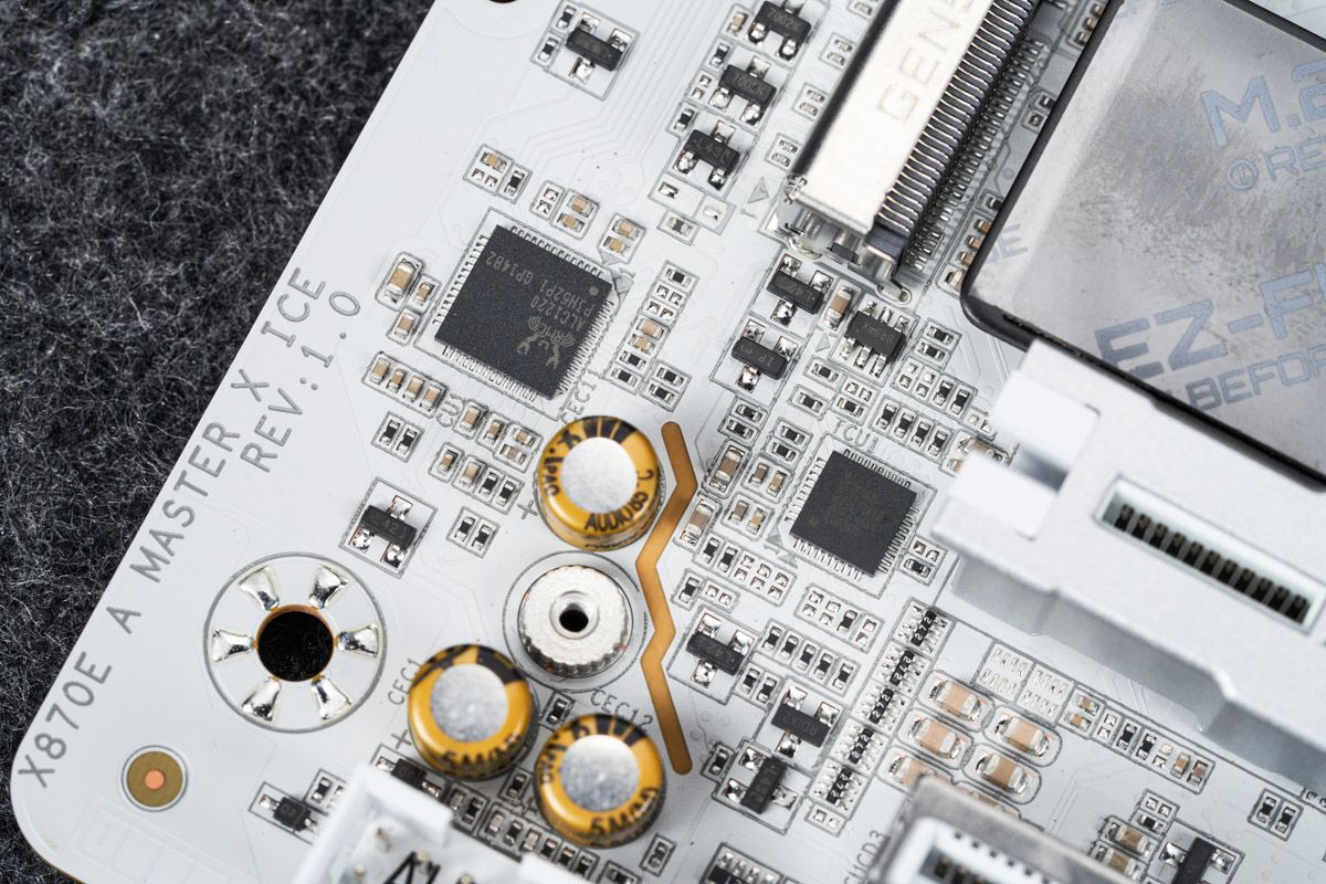 9950X3D_技嘉X870E AORUS MASTER X3D ICE主板 8层背钻PCB主板 X3D Turbo 2.0技术
