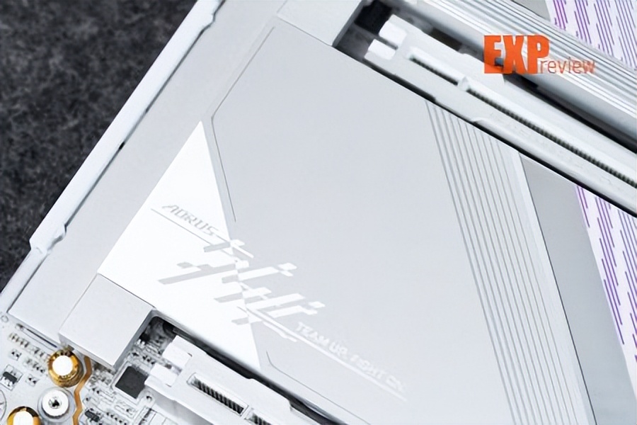 9950X3D_技嘉X870E AORUS MASTER X3D ICE主板 8层背钻PCB主板 X3D Turbo 2.0技术