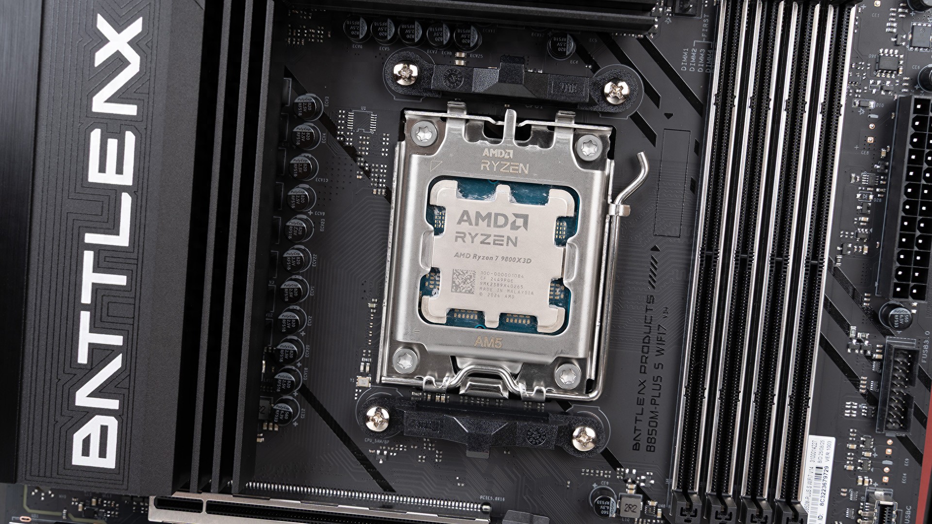 799元坐拥9800X3D全能搭子，七彩虹战斧B850M超级黑刃评测