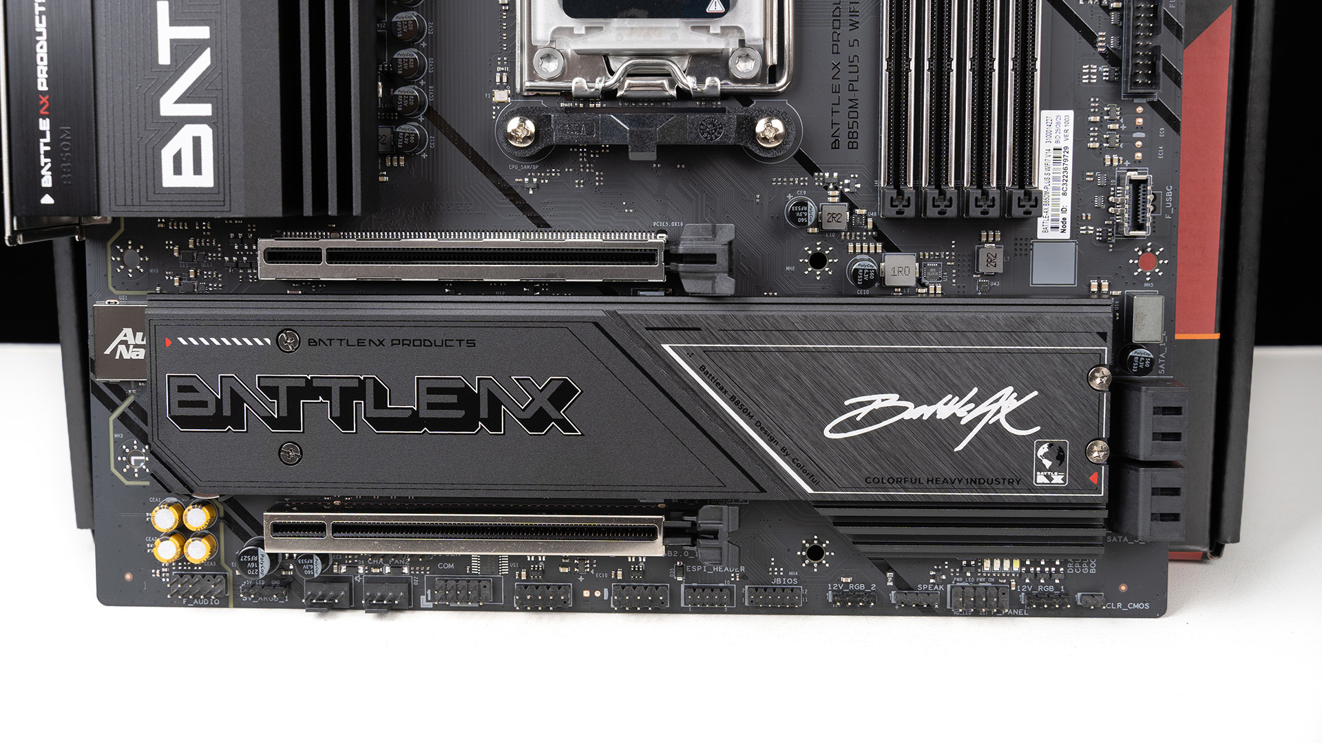 799元坐拥9800X3D全能搭子，七彩虹战斧B850M超级黑刃评测