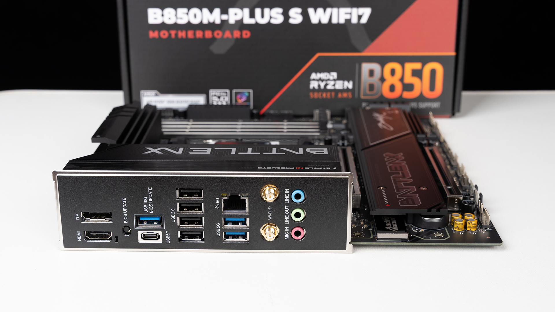 799元坐拥9800X3D全能搭子，七彩虹战斧B850M超级黑刃评测