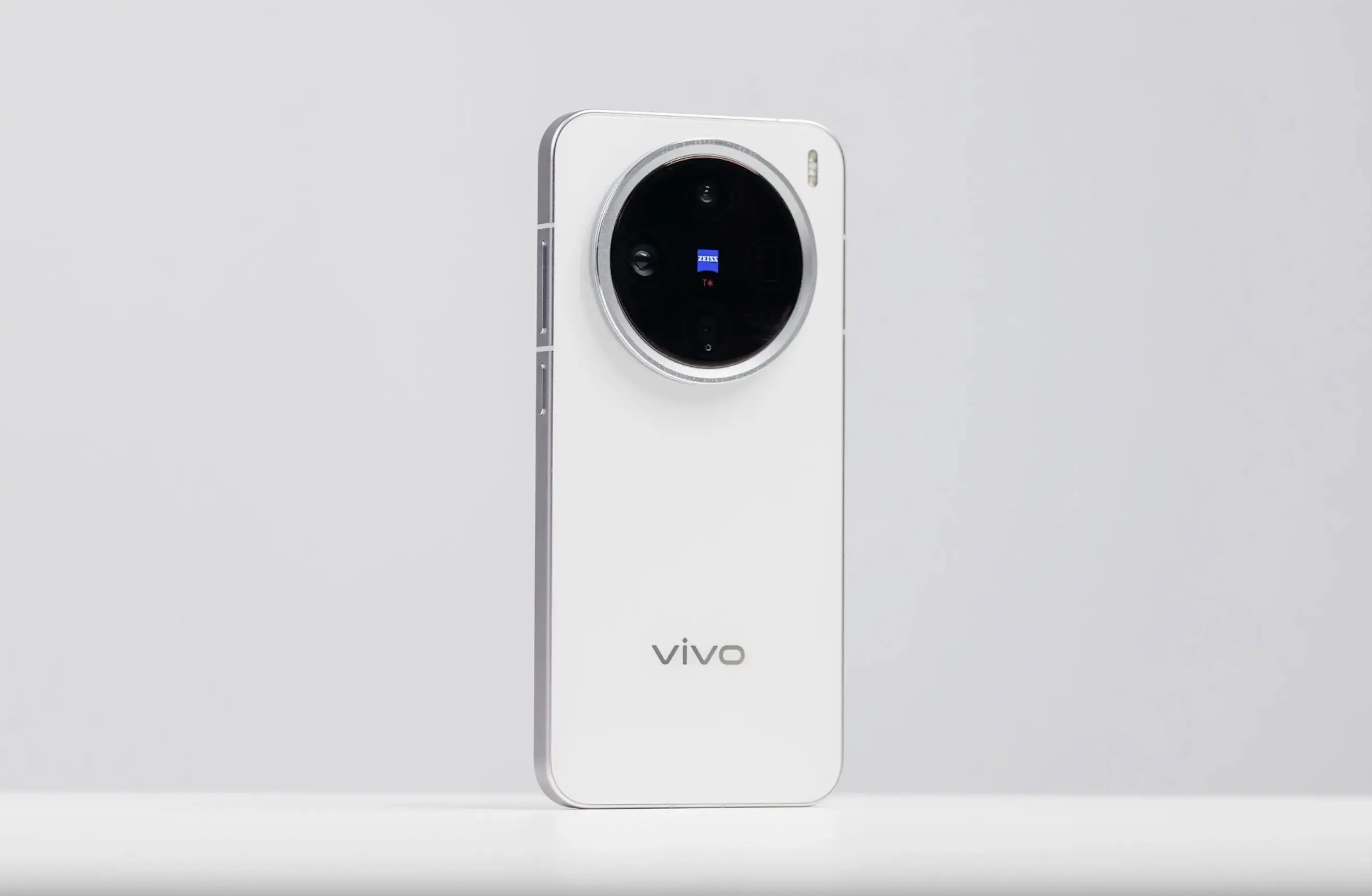 vivo加大清仓力度，12GB+512GB跌价1600元，小直屏旗舰更亲民了