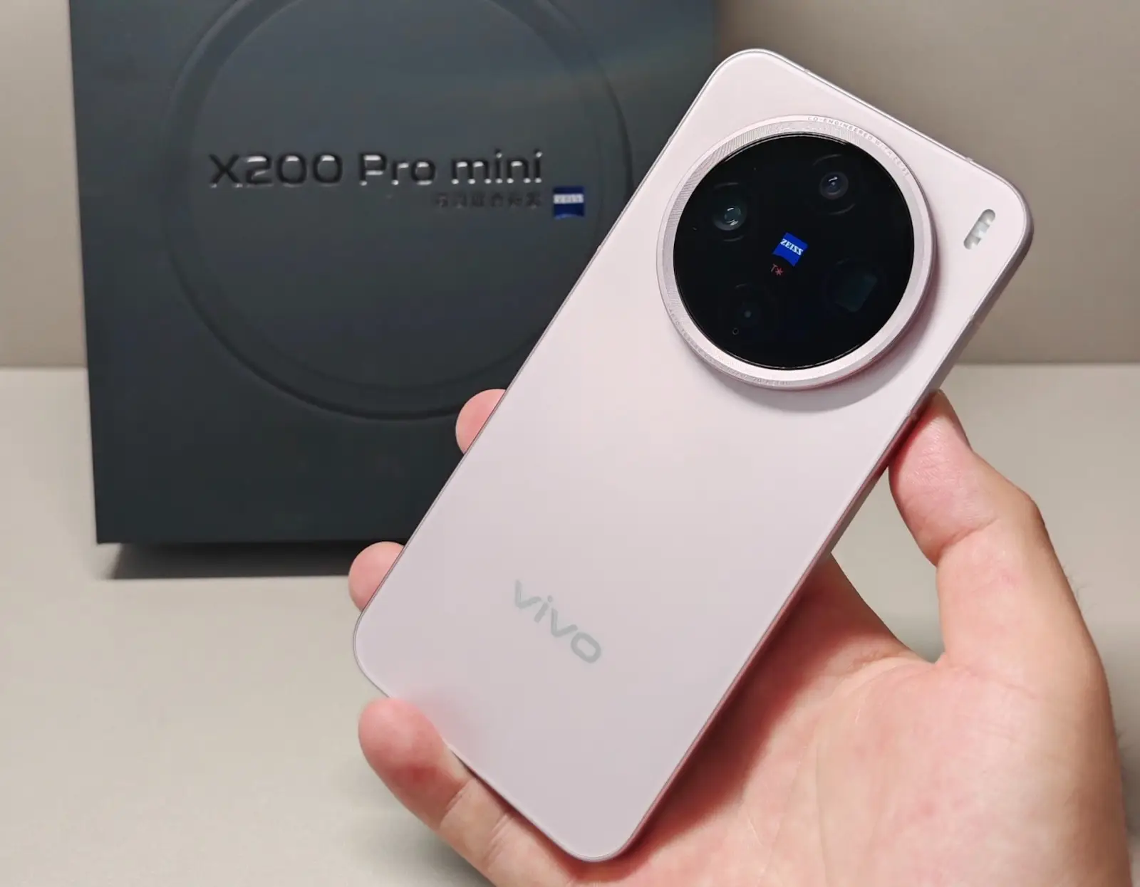 vivo加大清仓力度，12GB+512GB跌价1600元，小直屏旗舰更亲民了