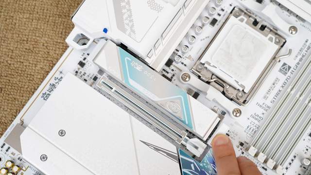 只为极致性能，9950X3D+X870吹雪S+HOF 5080打造的海景房主机分享