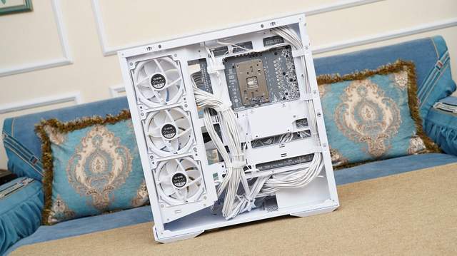 只为极致性能，9950X3D+X870吹雪S+HOF 5080打造的海景房主机分享