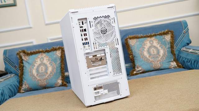 只为极致性能，9950X3D+X870吹雪S+HOF 5080打造的海景房主机分享