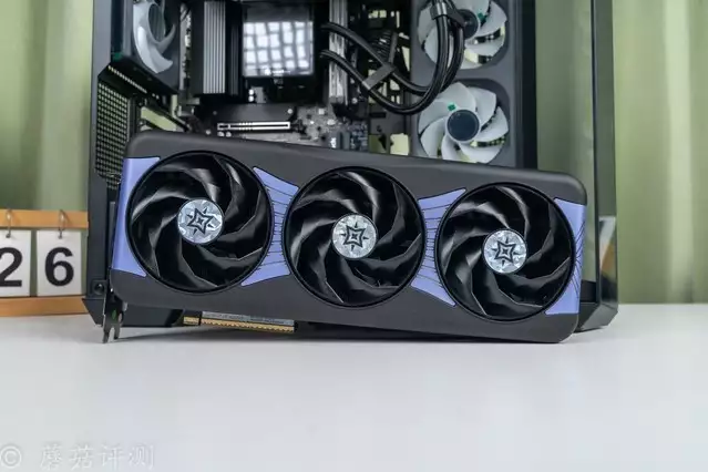 240水冷就能轻松按住9800X3D，银昕E240MAX巨幕3.95寸LCD水冷