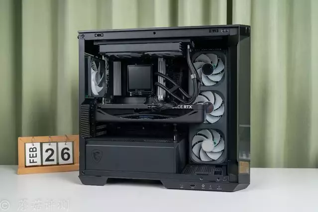 240水冷就能轻松按住9800X3D，银昕E240MAX巨幕3.95寸LCD水冷