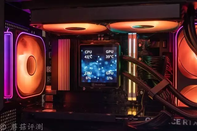 240水冷就能轻松按住9800X3D，银昕E240MAX巨幕3.95寸LCD水冷