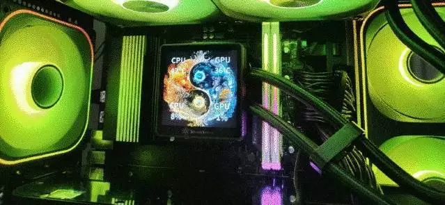 240水冷就能轻松按住9800X3D，银昕E240MAX巨幕3.95寸LCD水冷