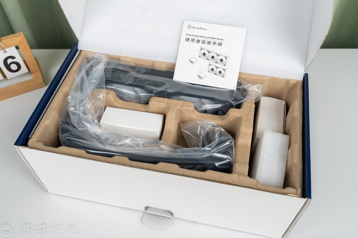 240水冷就能轻松按住9800X3D，银昕E240 MAX巨幕3.95寸LCD水冷 评测