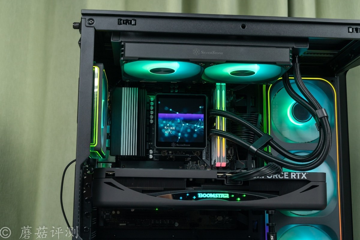 240水冷就能轻松按住9800X3D，银昕E240 MAX巨幕3.95寸LCD水冷 评测