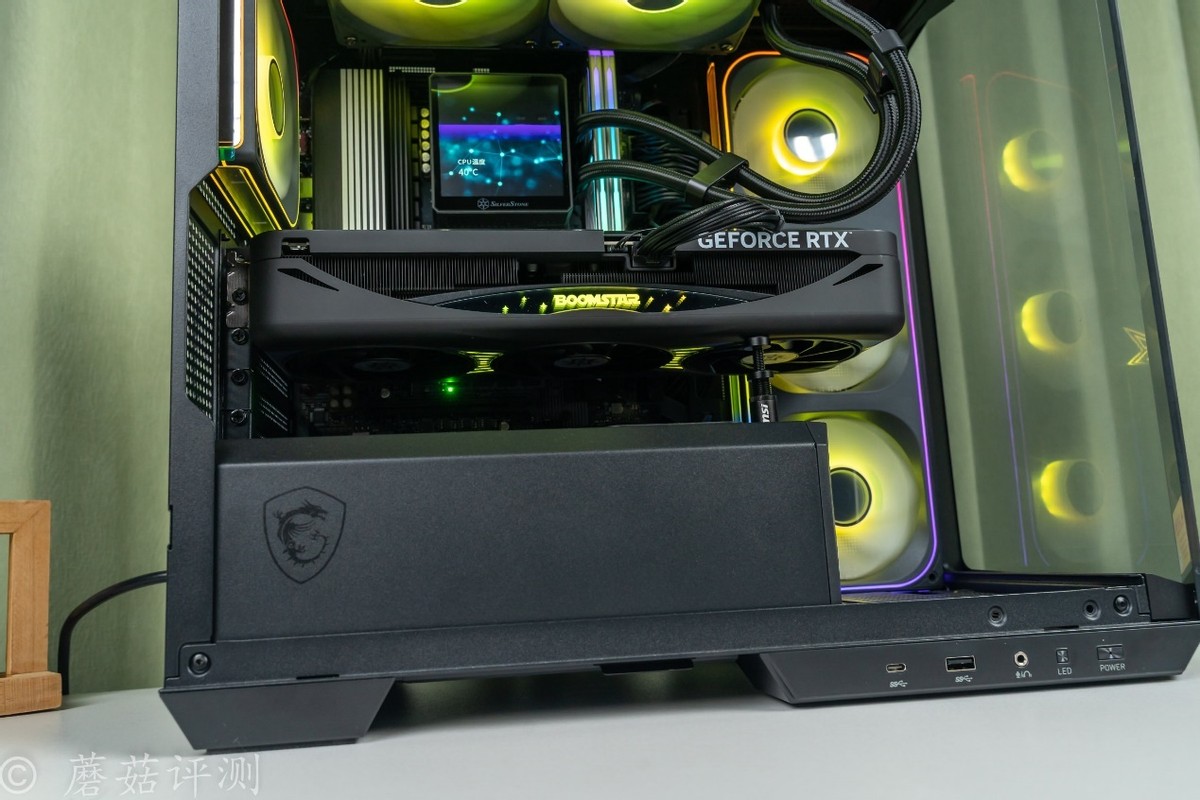 240水冷就能轻松按住9800X3D，银昕E240 MAX巨幕3.95寸LCD水冷 评测